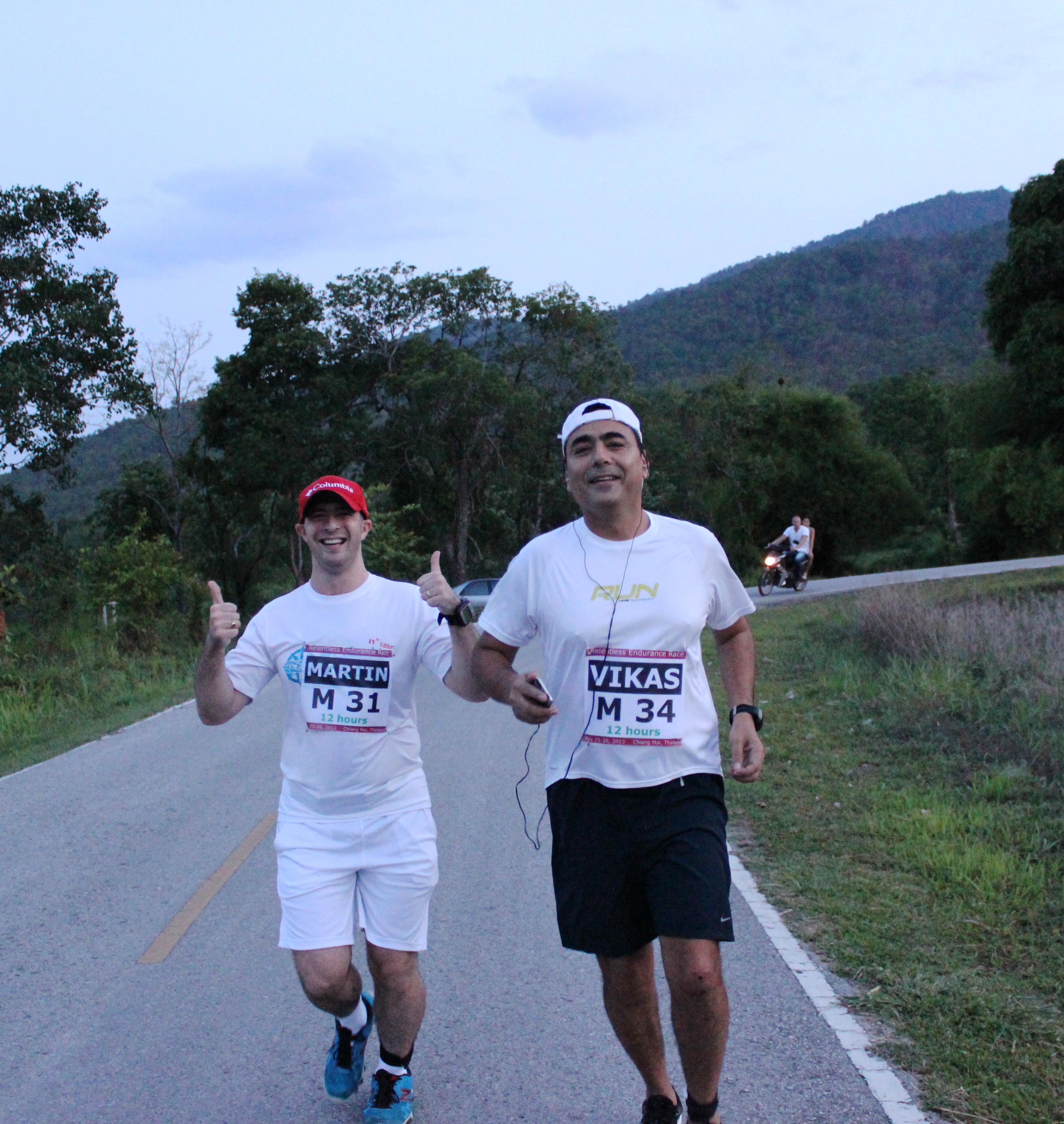 Martin & Vikas - enthusiastic first-time ultrarunners! 